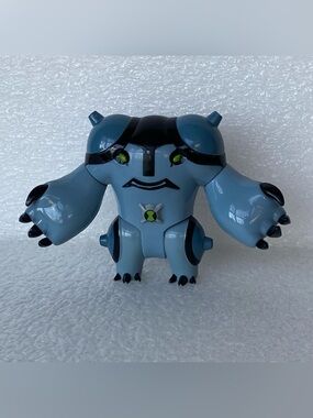 ULTIMATE CANNONBOLT Ben 10 Alien Action Figure 3” Bandai 2010 Cartoon Network